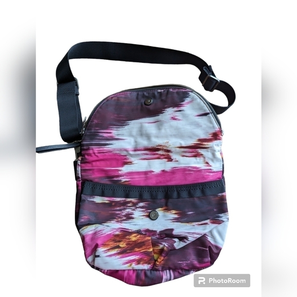 Lululemon festival bag in Pigment Wind Berry - Picture 6 of 11